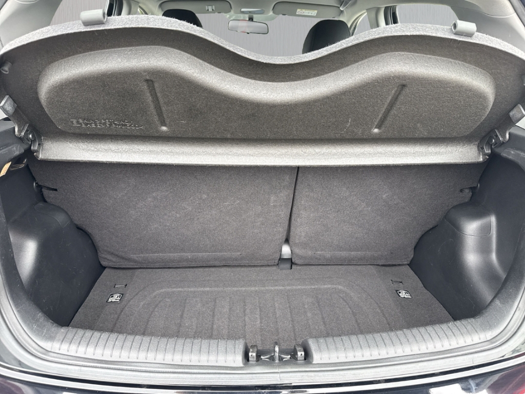 Fahrzeugabbildung Hyundai i10 1.0 FIFA Edition 1.Hand Klima SHZ BT Allwetter