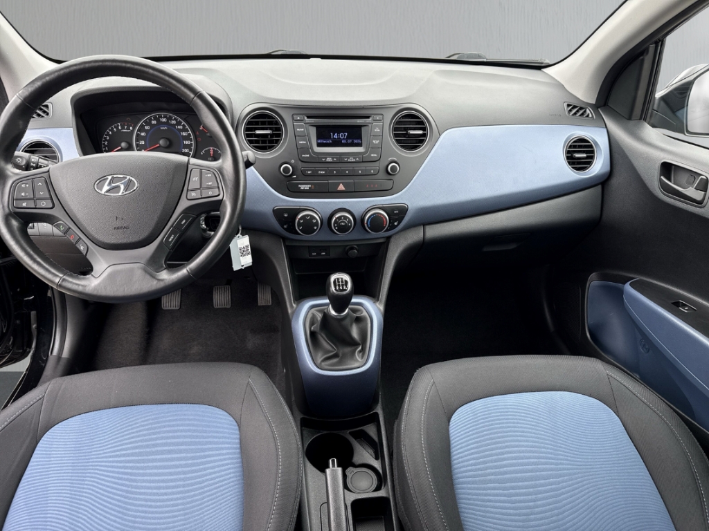 Fahrzeugabbildung Hyundai i10 1.0 FIFA Edition 1.Hand Klima SHZ BT Allwetter