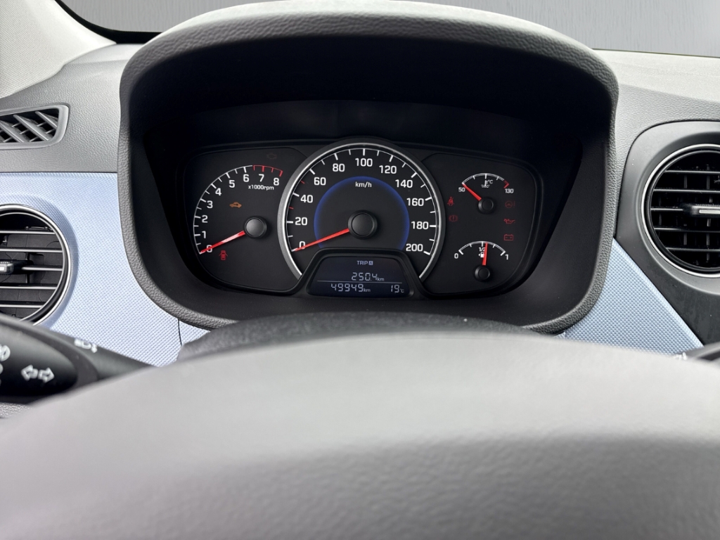 Fahrzeugabbildung Hyundai i10 1.0 FIFA Edition 1.Hand Klima SHZ BT Allwetter