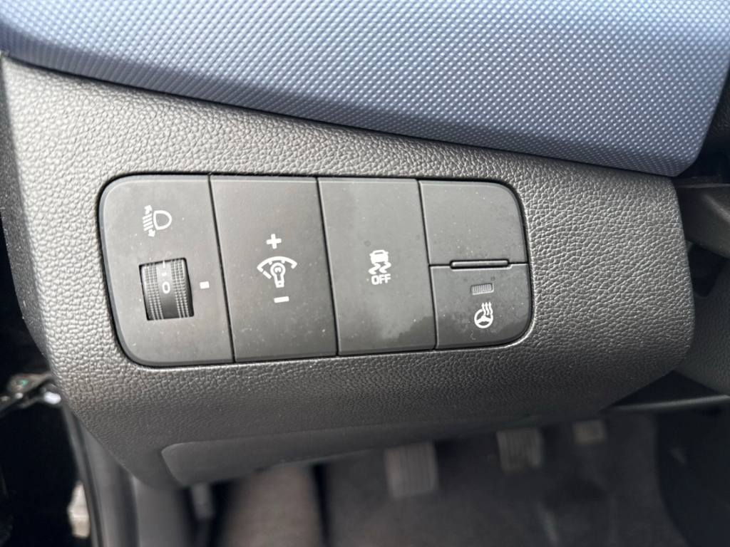Fahrzeugabbildung Hyundai i10 1.0 FIFA Edition 1.Hand Klima SHZ BT Allwetter