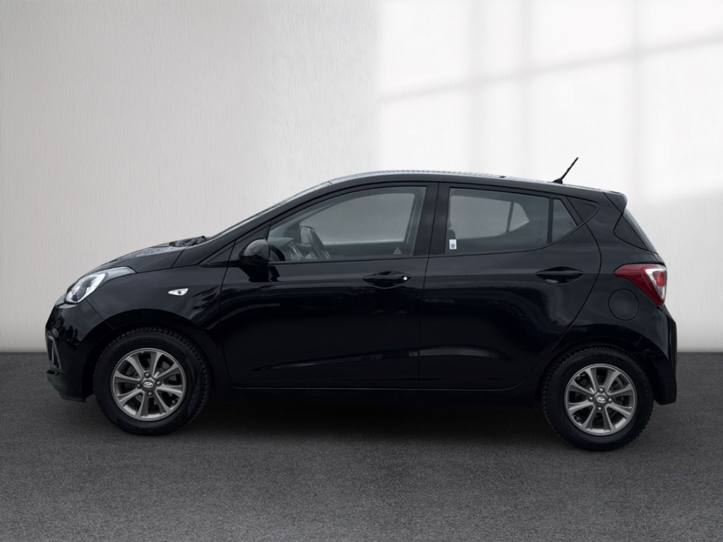 Fahrzeugabbildung Hyundai i10 1.0 FIFA Edition 1.Hand Klima SHZ BT Allwetter