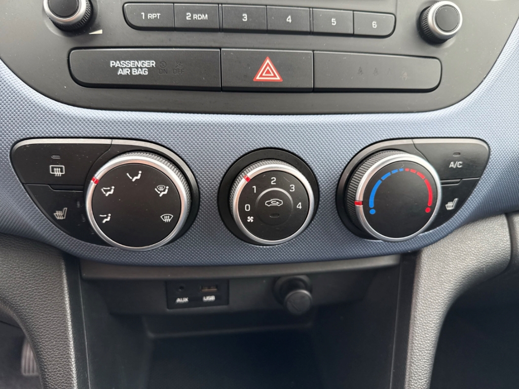 Fahrzeugabbildung Hyundai i10 1.0 FIFA Edition 1.Hand Klima SHZ BT Allwetter