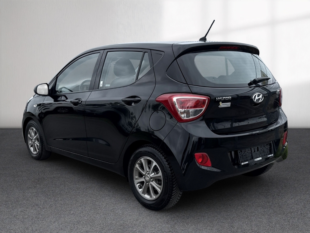Fahrzeugabbildung Hyundai i10 1.0 FIFA Edition 1.Hand Klima SHZ BT Allwetter