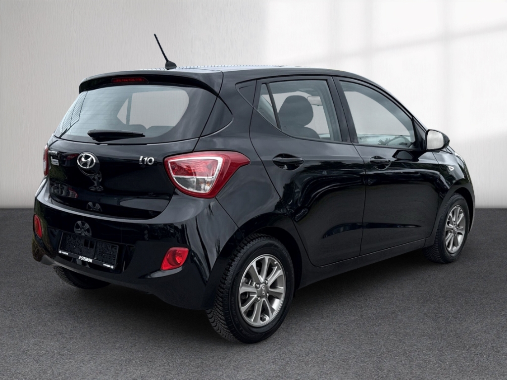 Fahrzeugabbildung Hyundai i10 1.0 FIFA Edition 1.Hand Klima SHZ BT Allwetter