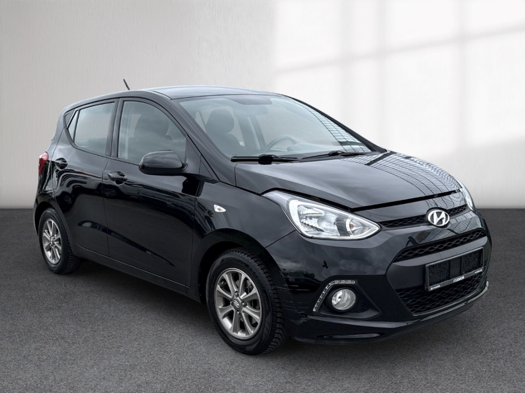 Fahrzeugabbildung Hyundai i10 1.0 FIFA Edition 1.Hand Klima SHZ BT Allwetter
