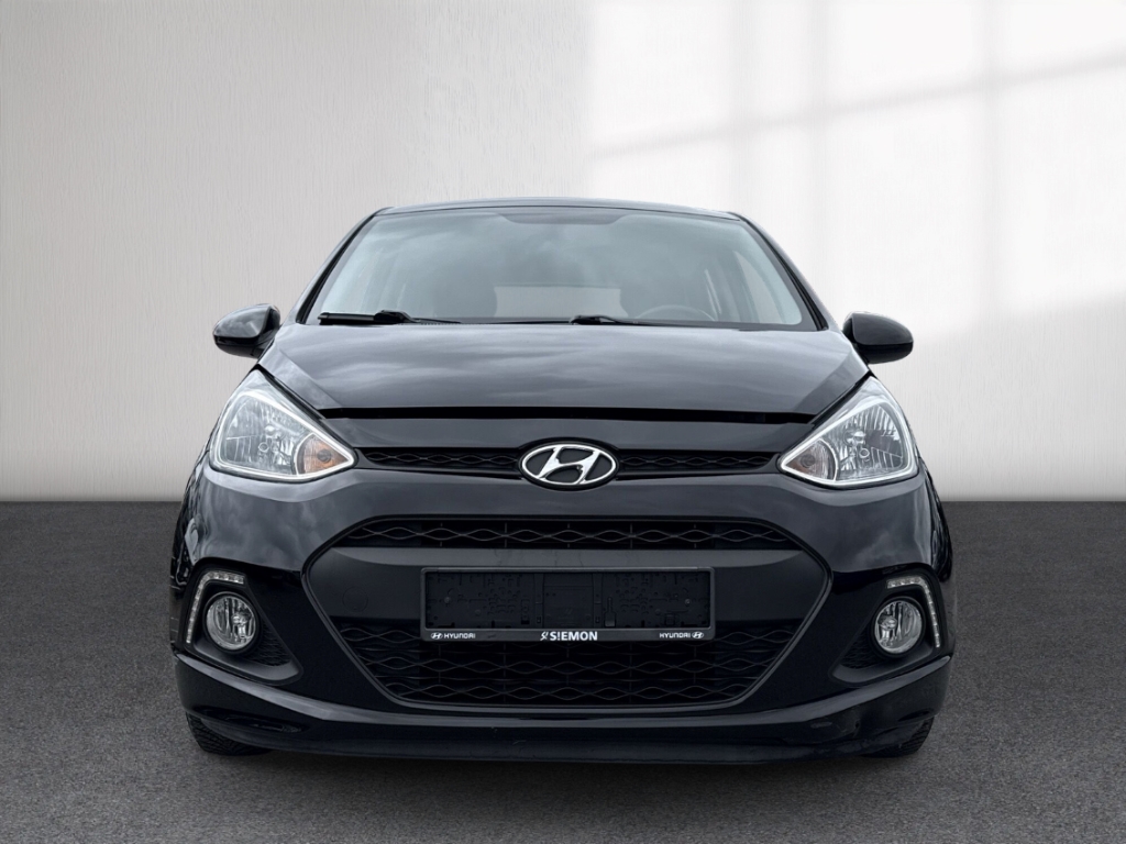 Fahrzeugabbildung Hyundai i10 1.0 FIFA Edition 1.Hand Klima SHZ BT Allwetter