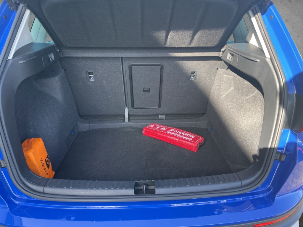 Fahrzeugabbildung SEAT Ateca 2.0 TDI Style NAV ACC SHZ LED CARPLAY Keyless PDCv+h