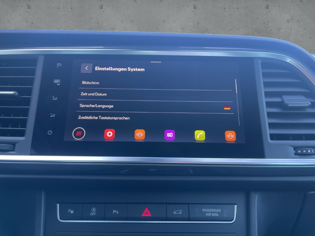 Fahrzeugabbildung SEAT Ateca 2.0 TDI Style NAV ACC SHZ LED CARPLAY Keyless PDCv+h