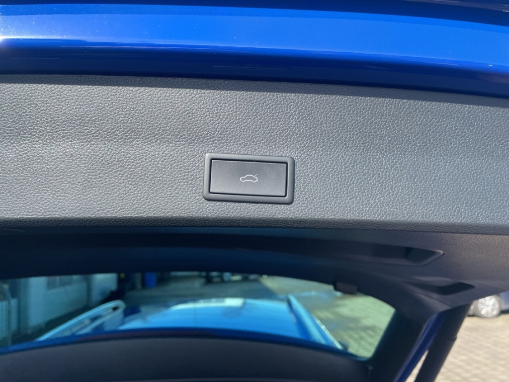 Fahrzeugabbildung SEAT Ateca 2.0 TDI Style NAV ACC SHZ LED CARPLAY Keyless PDCv+h