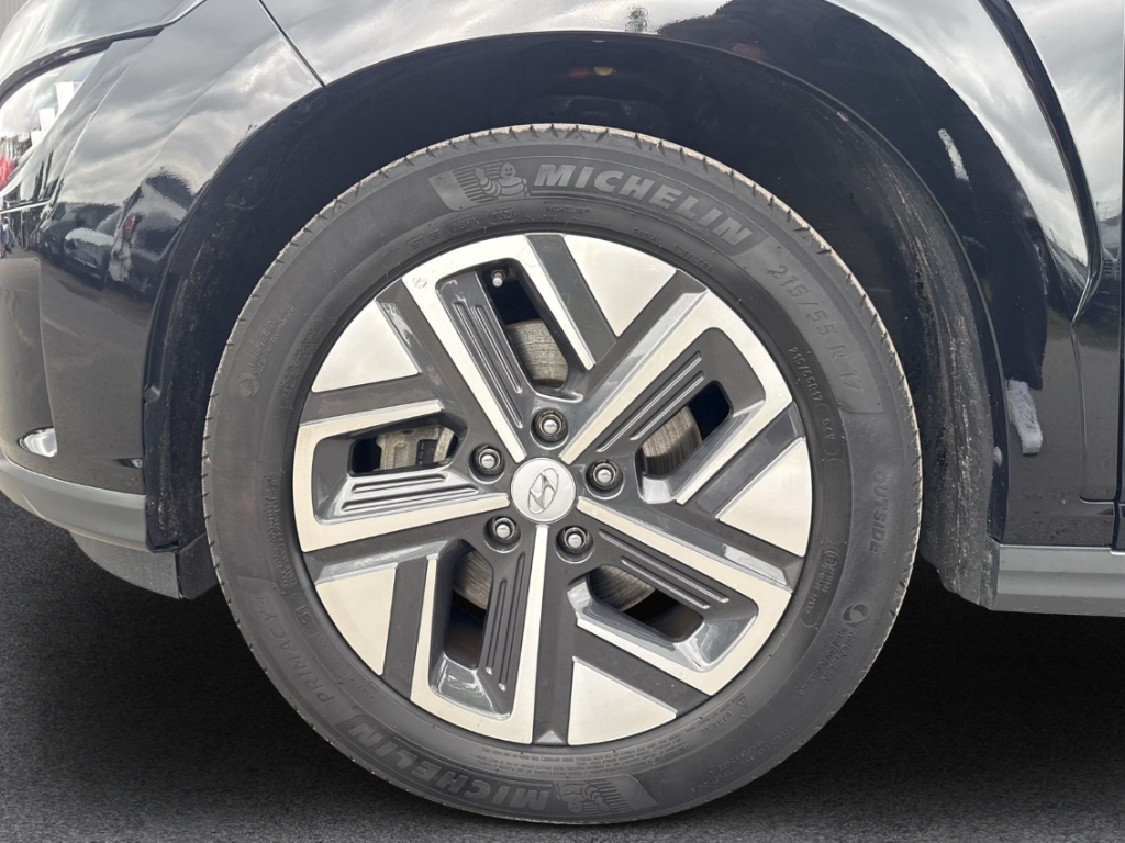 Fahrzeugabbildung Hyundai KONA EV FL 39kWh MJ23 TREND 11kWOBC Navi Schiebedach Soundsystem LED