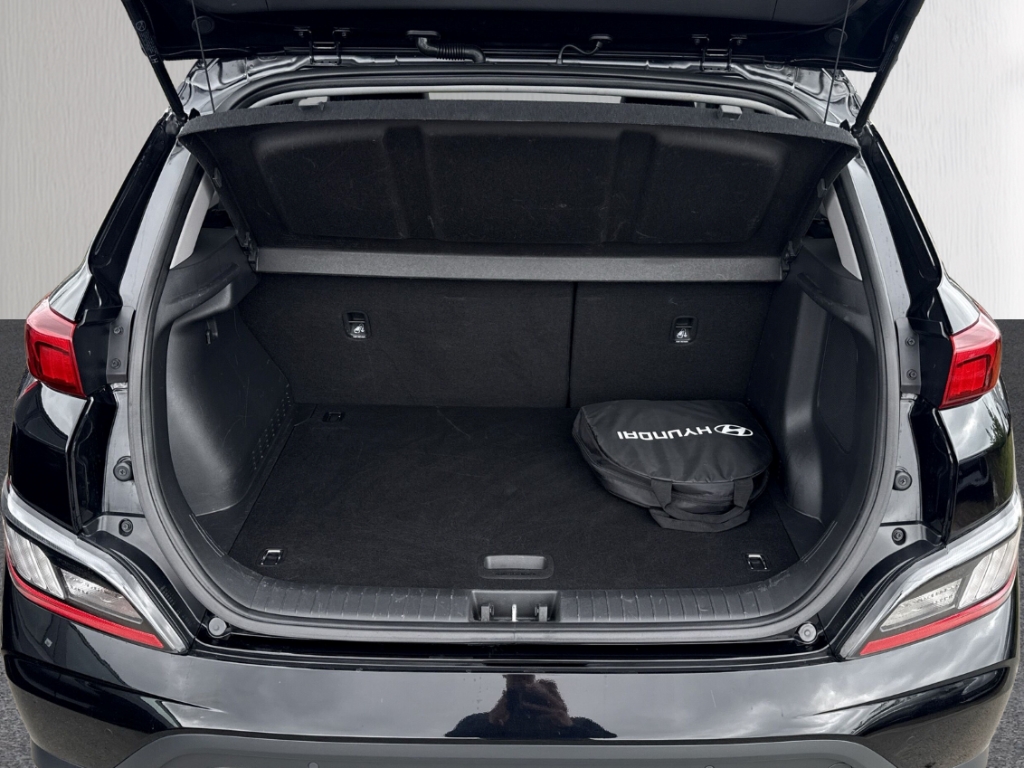 Fahrzeugabbildung Hyundai KONA EV FL 39kWh MJ23 TREND 11kWOBC Navi Schiebedach Soundsystem LED