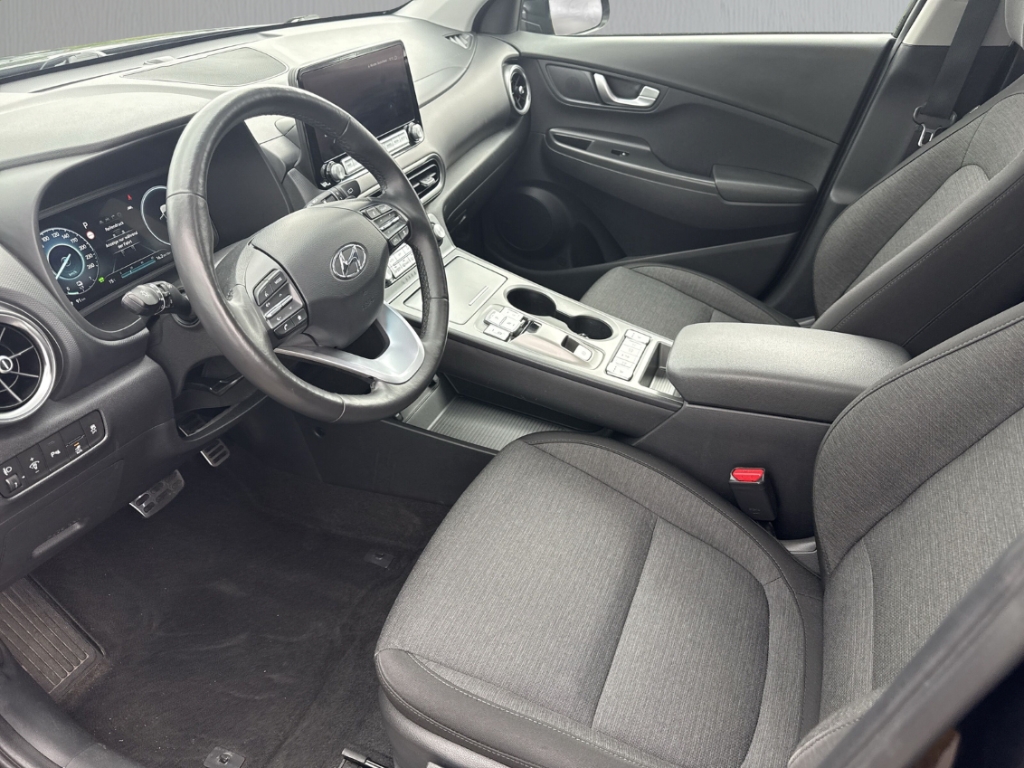 Fahrzeugabbildung Hyundai KONA EV FL 39kWh MJ23 TREND 11kWOBC Navi Schiebedach Soundsystem LED
