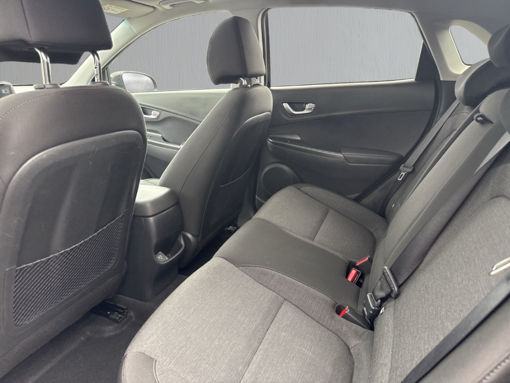 Fahrzeugabbildung Hyundai KONA EV FL 39kWh MJ23 TREND 11kWOBC Navi Schiebedach Soundsystem LED