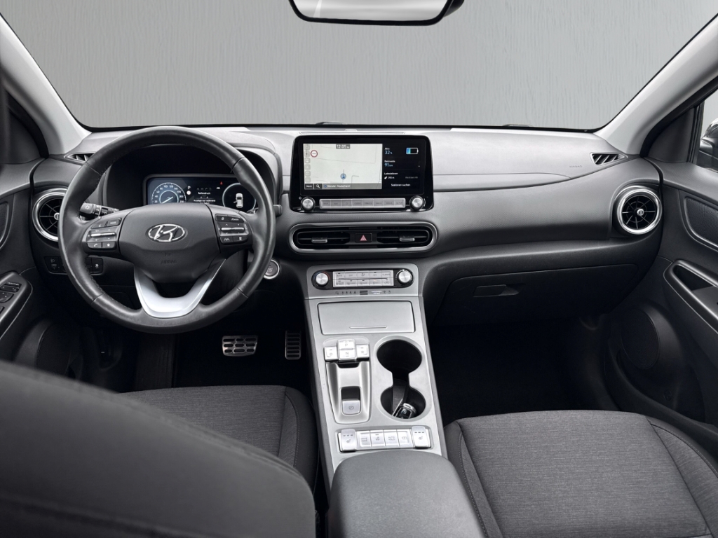Fahrzeugabbildung Hyundai KONA EV FL 39kWh MJ23 TREND 11kWOBC Navi Schiebedach Soundsystem LED