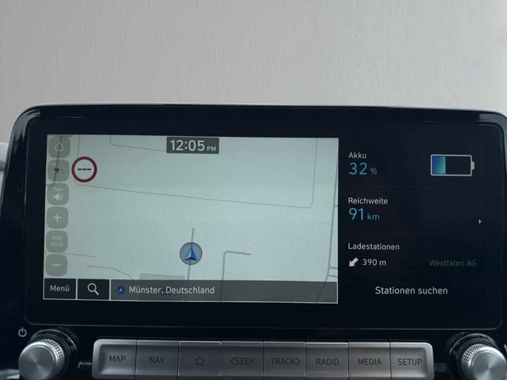 Fahrzeugabbildung Hyundai KONA EV FL 39kWh MJ23 TREND 11kWOBC Navi Schiebedach Soundsystem LED