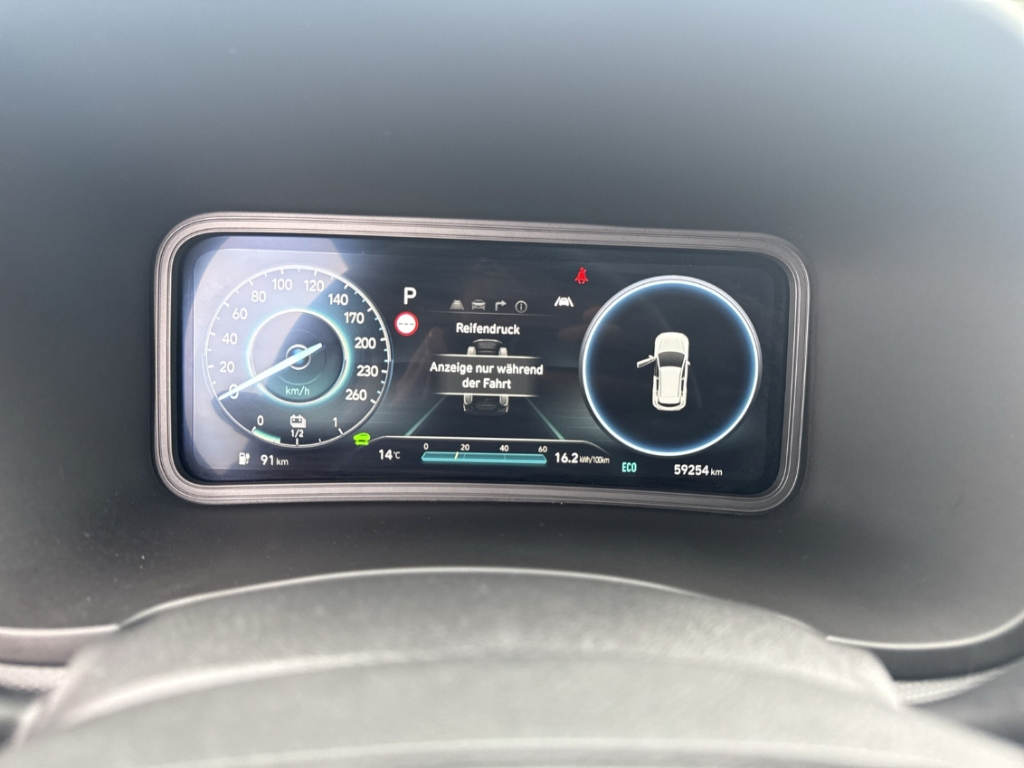 Fahrzeugabbildung Hyundai KONA EV FL 39kWh MJ23 TREND 11kWOBC Navi Schiebedach Soundsystem LED