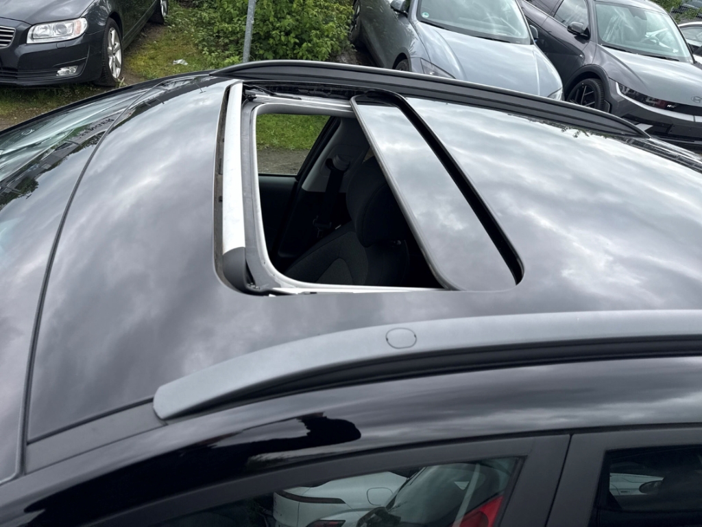 Fahrzeugabbildung Hyundai KONA EV FL 39kWh MJ23 TREND 11kWOBC Navi Schiebedach Soundsystem LED