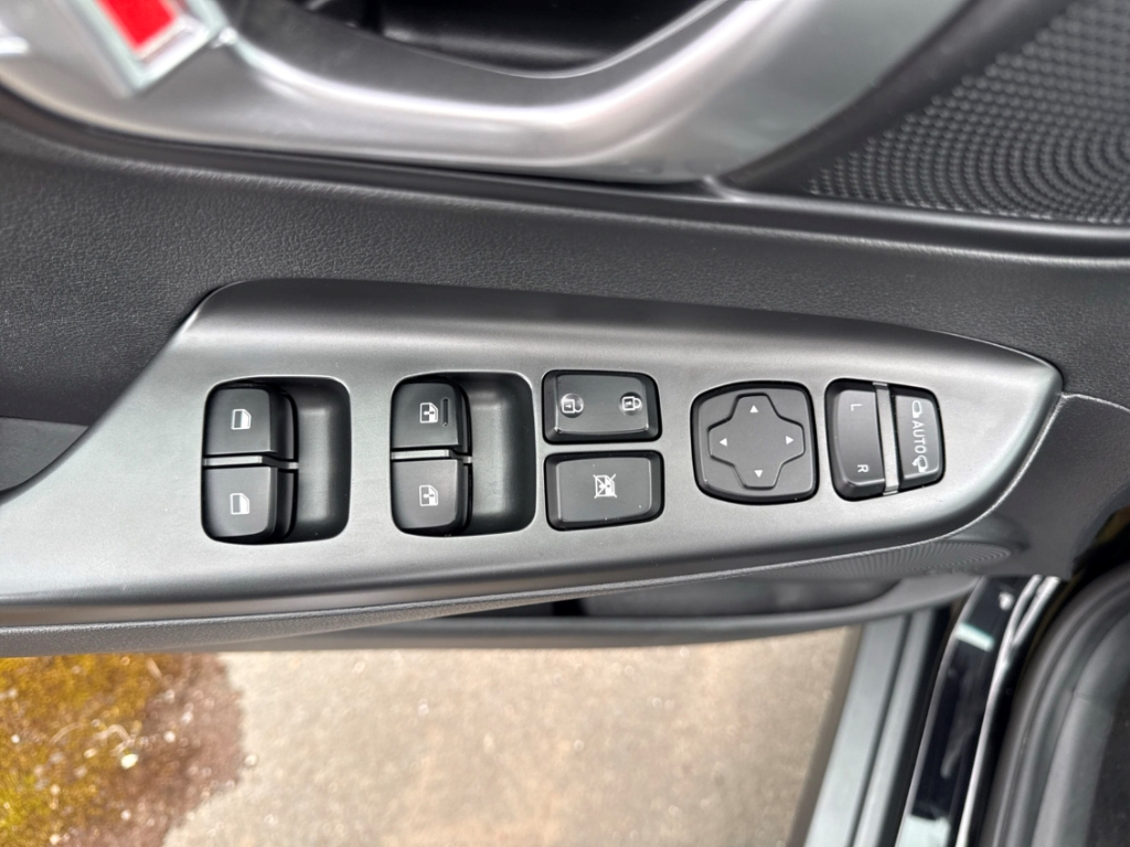 Fahrzeugabbildung Hyundai KONA EV FL 39kWh MJ23 TREND 11kWOBC Navi Schiebedach Soundsystem LED
