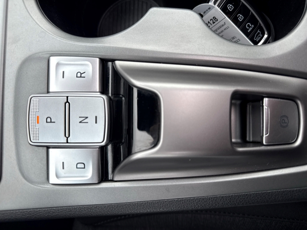 Fahrzeugabbildung Hyundai KONA EV FL 39kWh MJ23 TREND 11kWOBC Navi Schiebedach Soundsystem LED