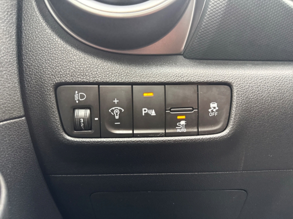 Fahrzeugabbildung Hyundai KONA EV FL 39kWh MJ23 TREND 11kWOBC Navi Schiebedach Soundsystem LED