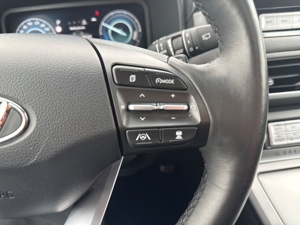 Fahrzeugabbildung Hyundai KONA EV FL 39kWh MJ23 TREND 11kWOBC Navi Schiebedach Soundsystem LED