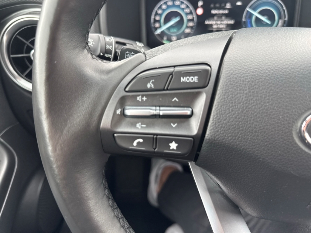 Fahrzeugabbildung Hyundai KONA EV FL 39kWh MJ23 TREND 11kWOBC Navi Schiebedach Soundsystem LED