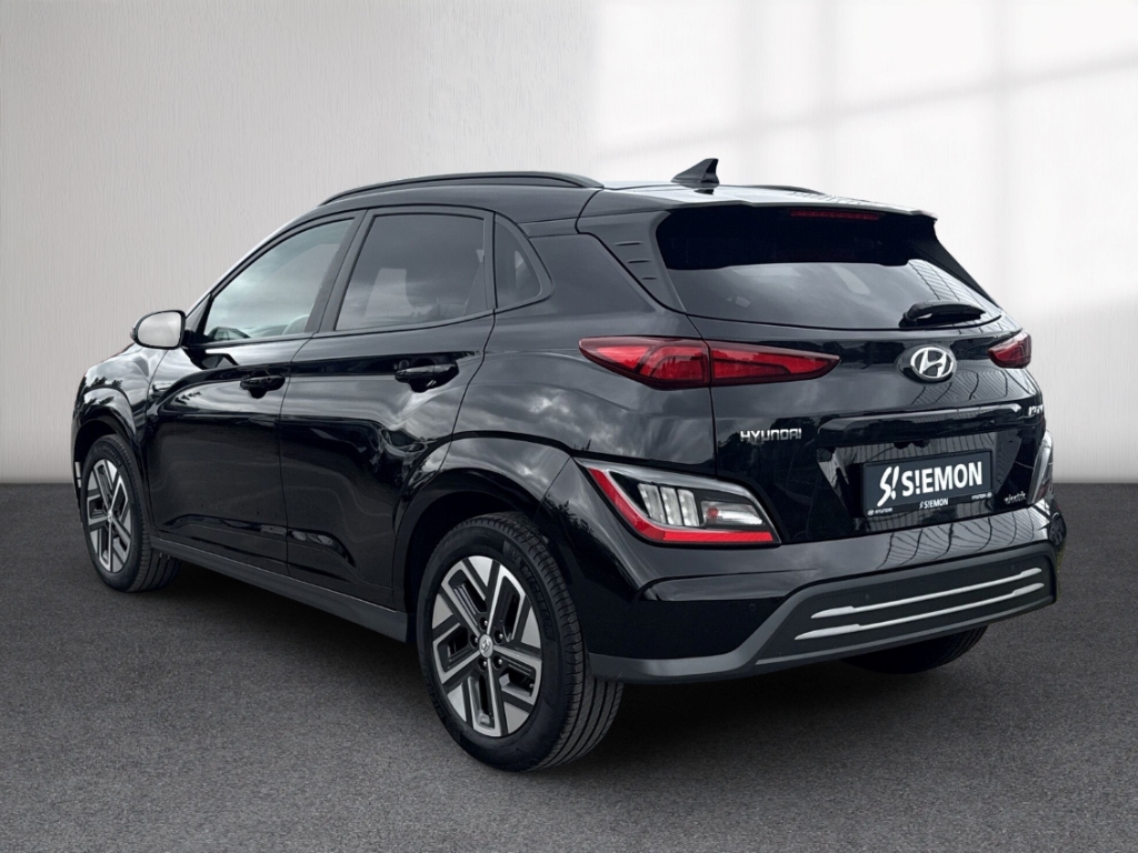 Fahrzeugabbildung Hyundai KONA EV FL 39kWh MJ23 TREND 11kWOBC Navi Schiebedach Soundsystem LED