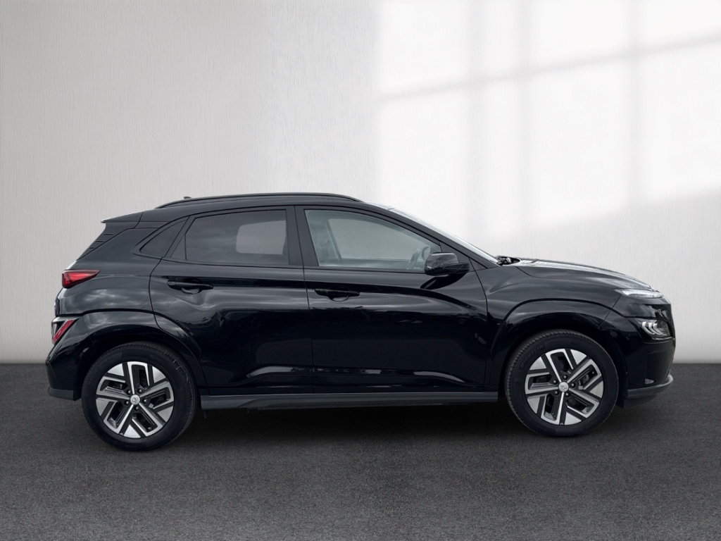 Fahrzeugabbildung Hyundai KONA EV FL 39kWh MJ23 TREND 11kWOBC Navi Schiebedach Soundsystem LED
