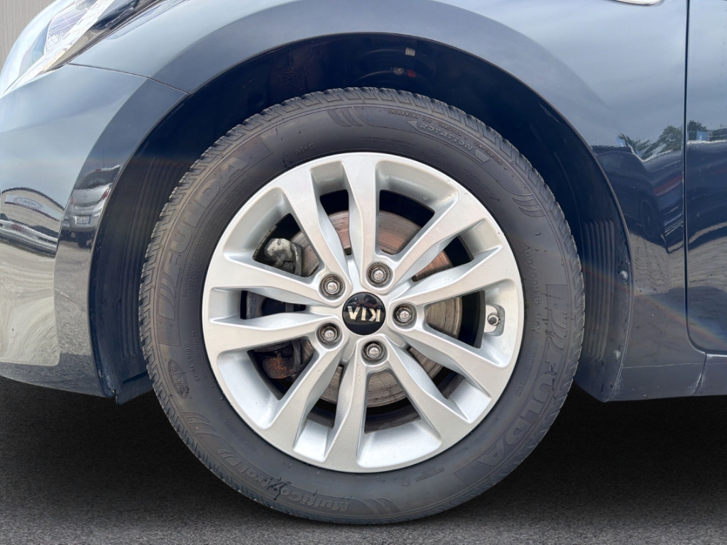 Fahrzeugabbildung Kia Cee'd Edition7 Klima SHZ Bluetooth RadioCD PDC