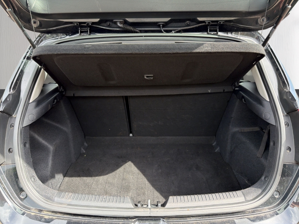 Fahrzeugabbildung Kia Cee'd Edition7 Klima SHZ Bluetooth RadioCD PDC