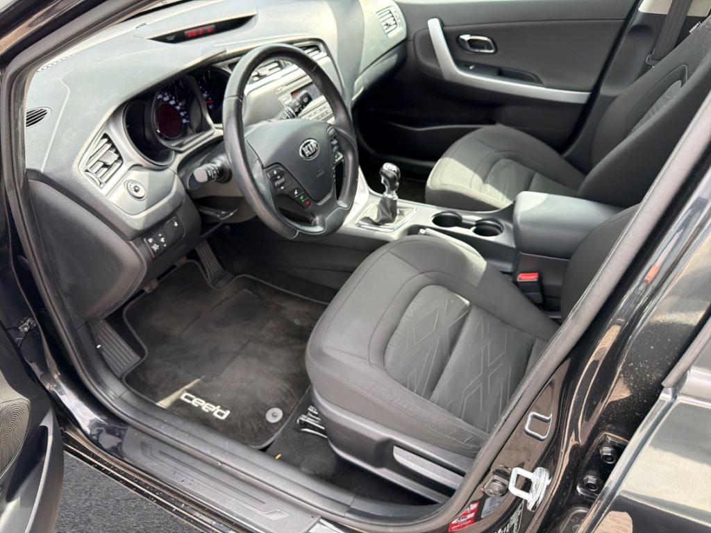 Fahrzeugabbildung Kia Cee'd Edition7 Klima SHZ Bluetooth RadioCD PDC
