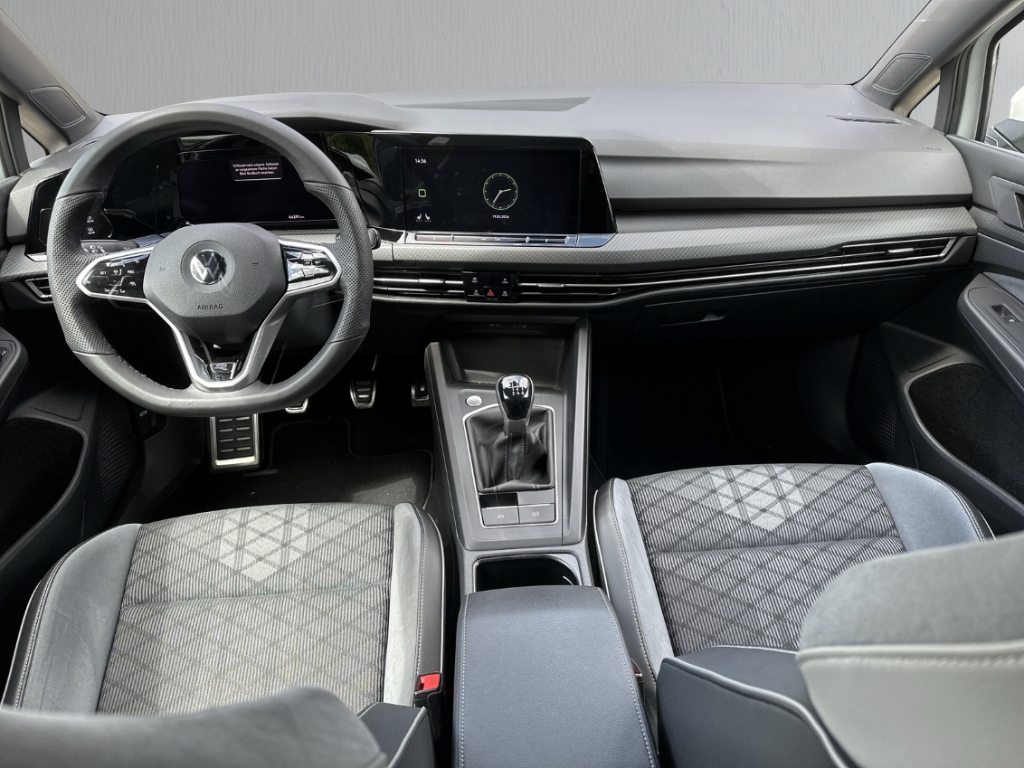 Fahrzeugabbildung Volkswagen Golf Variant 1.5 TSI R-Line Navi ACC SHZ PDC Kam