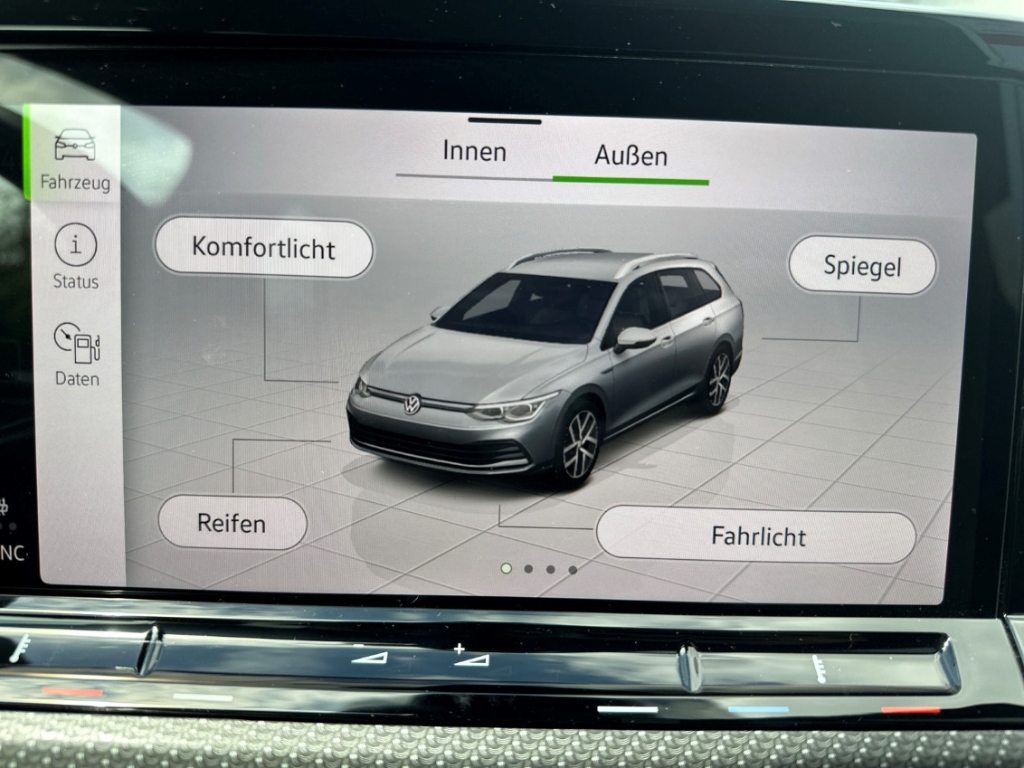 Fahrzeugabbildung Volkswagen Golf Variant 1.5 TSI R-Line Navi ACC SHZ PDC Kam
