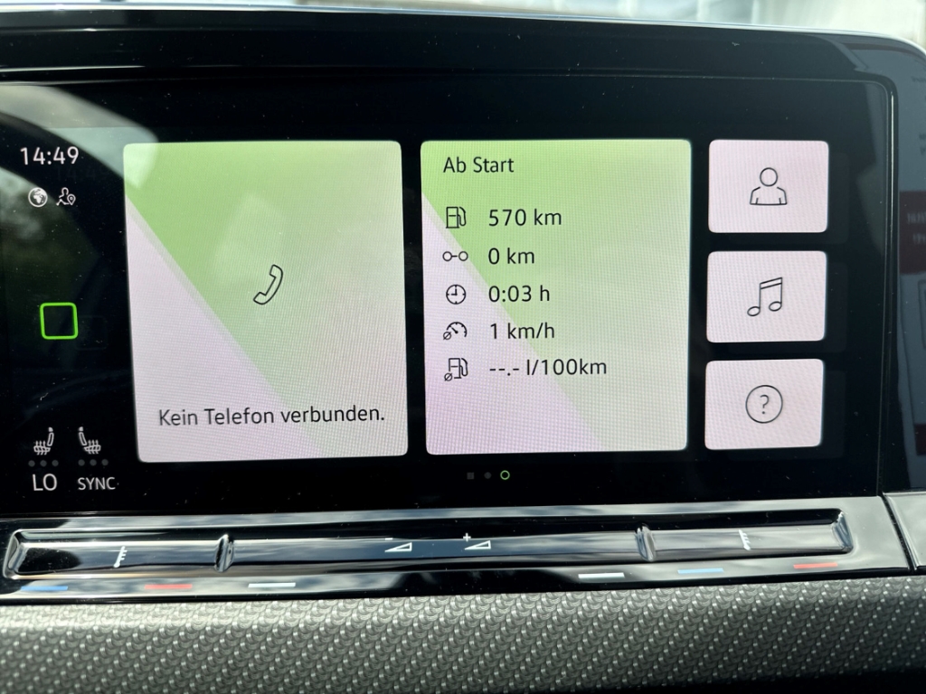 Fahrzeugabbildung Volkswagen Golf Variant 1.5 TSI R-Line Navi ACC SHZ PDC Kam