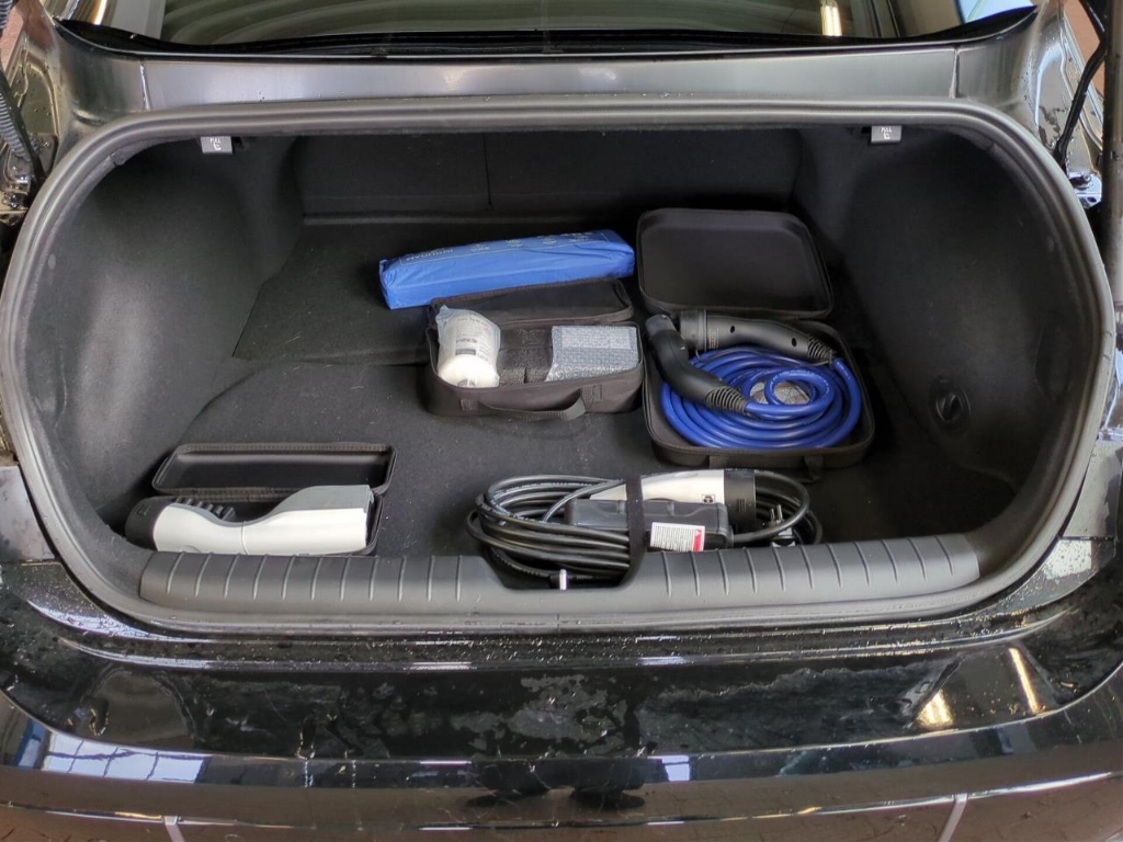 Fahrzeugabbildung Hyundai IONIQ 6 77,4kWh 4WD UNIQ Digi-Spiegel HUD Navi Digitales Cockpit Memory Sitze Soundsystem Bose