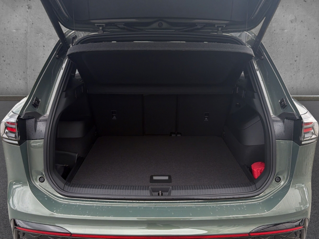 Fahrzeugabbildung Volkswagen Tiguan 2.0 TDI R-Line HDMatrix AHK BlackStyle Navi SHZ beh.Len