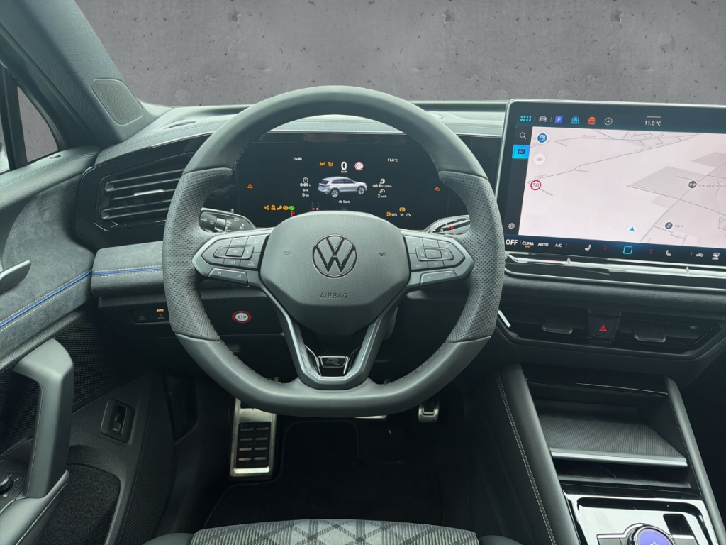 Fahrzeugabbildung Volkswagen Tiguan 2.0 TDI R-Line HDMatrix AHK BlackStyle Navi SHZ beh.Len