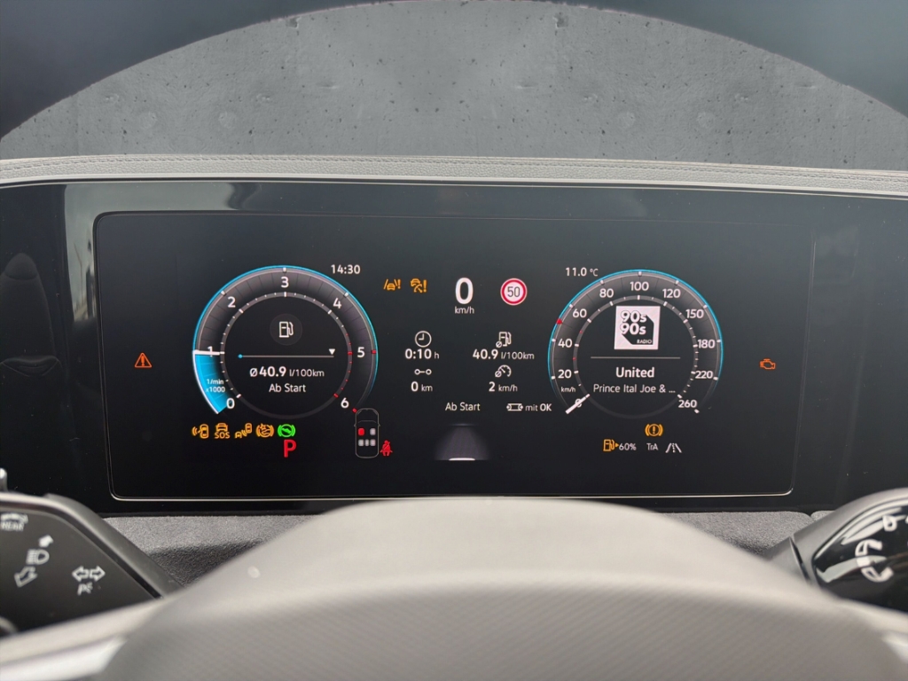 Fahrzeugabbildung Volkswagen Tiguan 2.0 TDI R-Line HDMatrix AHK BlackStyle Navi SHZ beh.Len