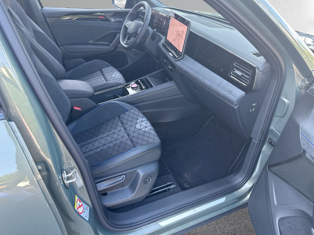 Fahrzeugabbildung Volkswagen Tiguan 2.0 TDI DSG R-Line Black Style AHK MATRIX NAVI
