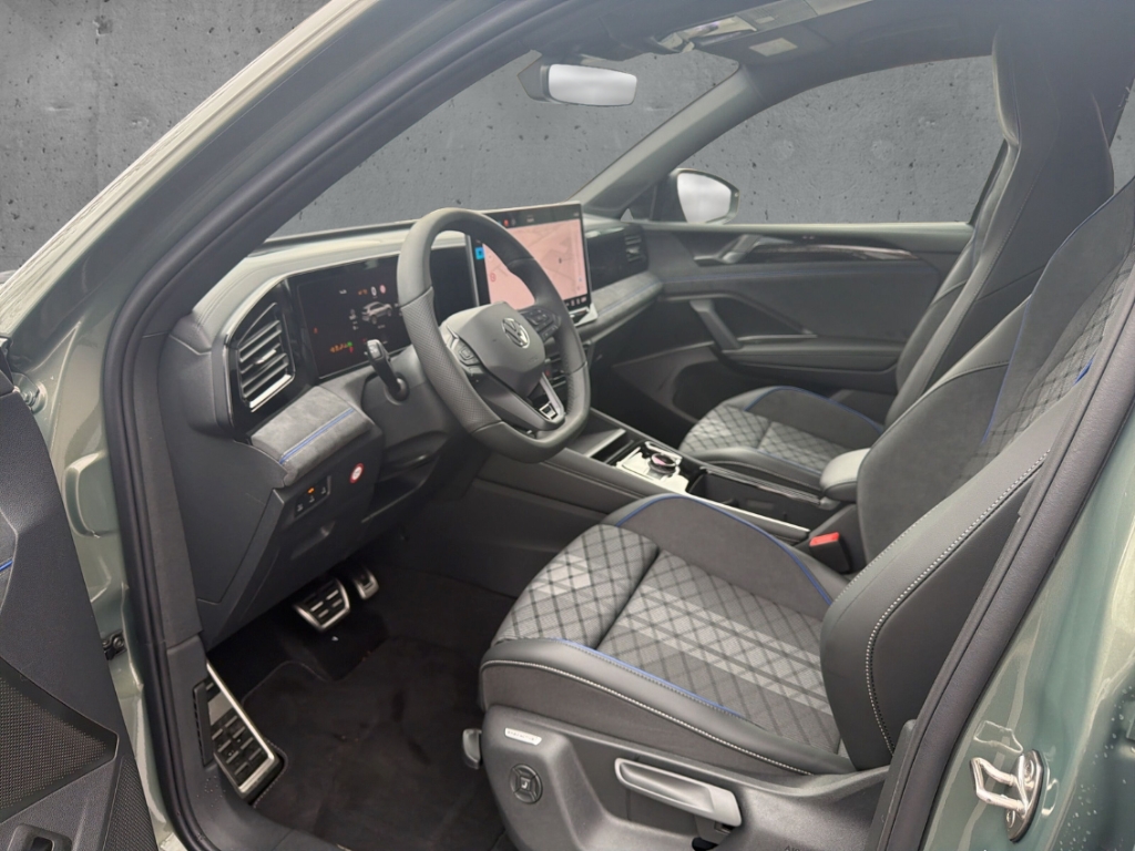 Fahrzeugabbildung Volkswagen Tiguan 2.0 TDI R-Line HDMatrix AHK BlackStyle Navi SHZ beh.Len