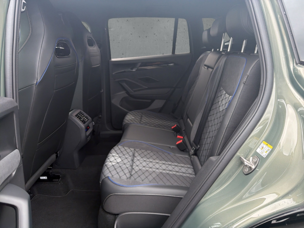 Fahrzeugabbildung Volkswagen Tiguan 2.0 TDI R-Line HDMatrix AHK BlackStyle Navi SHZ beh.Len