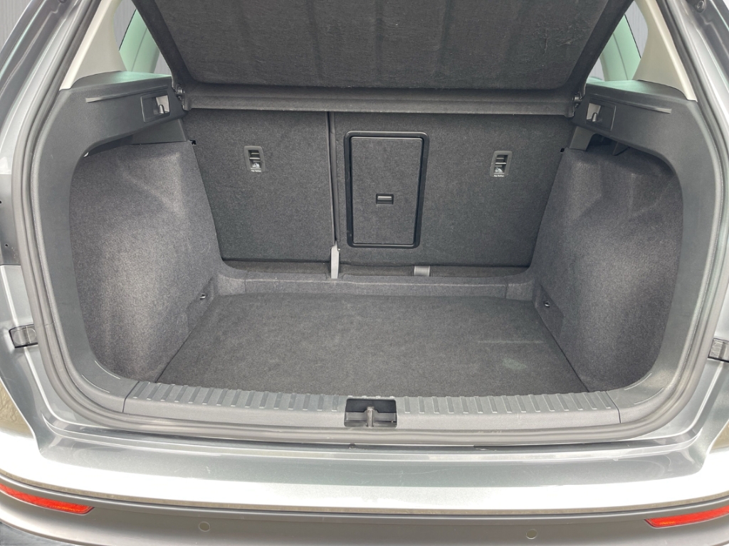 Fahrzeugabbildung SEAT Ateca 1.5 TSI DSG Xperience NAVI LED ACC SHZ RFK Virt Cockp.