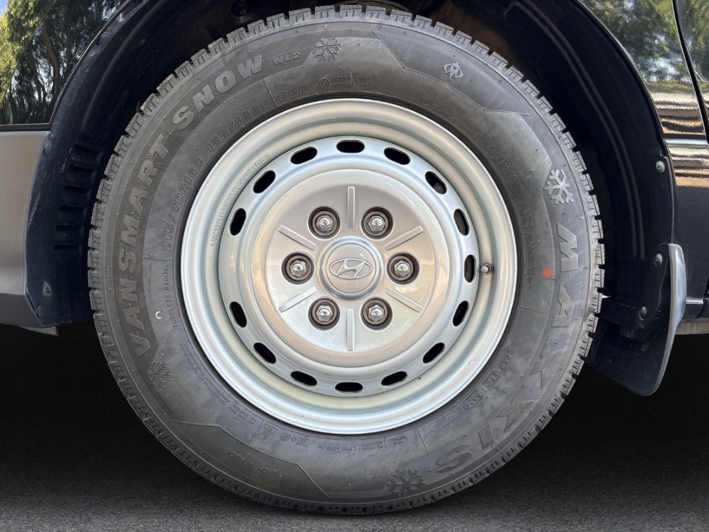Fahrzeugabbildung Hyundai H-1 Cargo FL 2,5 CRDi AT PROFI Flügeltür Komfort-P AHK 3-Sitzer