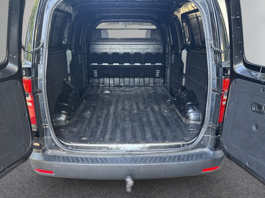 Fahrzeugabbildung Hyundai H-1 Cargo FL 2,5 CRDi AT PROFI Flügeltür Komfort-P AHK 3-Sitzer