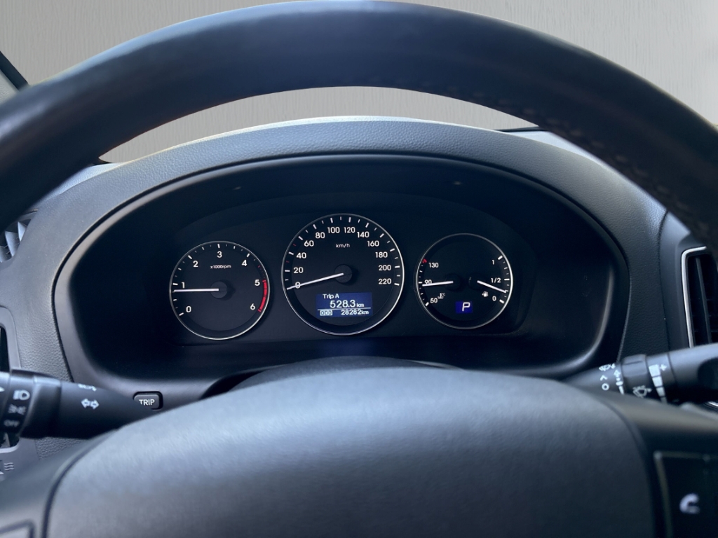 Fahrzeugabbildung Hyundai H-1 Cargo FL 2,5 CRDi AT PROFI Flügeltür Komfort-P AHK 3-Sitzer