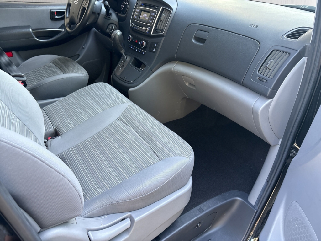 Fahrzeugabbildung Hyundai H-1 Cargo FL 2,5 CRDi AT PROFI Flügeltür Komfort-P AHK 3-Sitzer