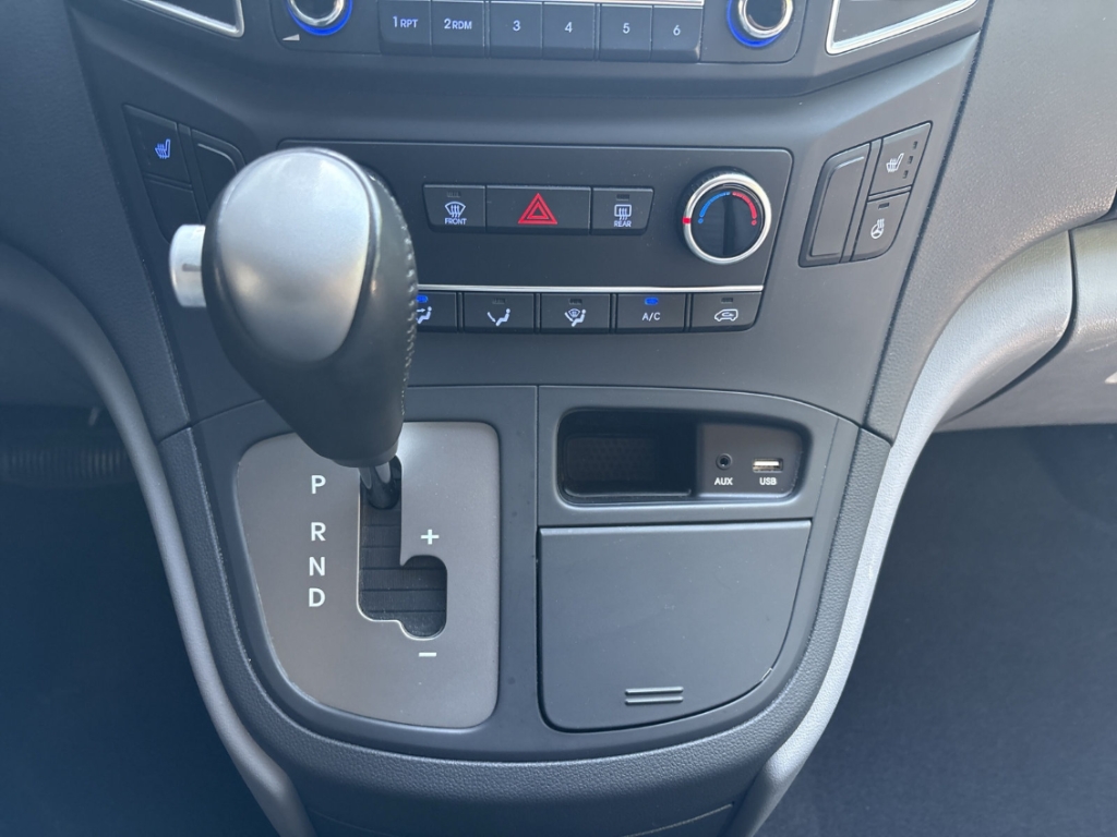 Fahrzeugabbildung Hyundai H-1 Cargo FL 2,5 CRDi AT PROFI Flügeltür Komfort-P AHK 3-Sitzer