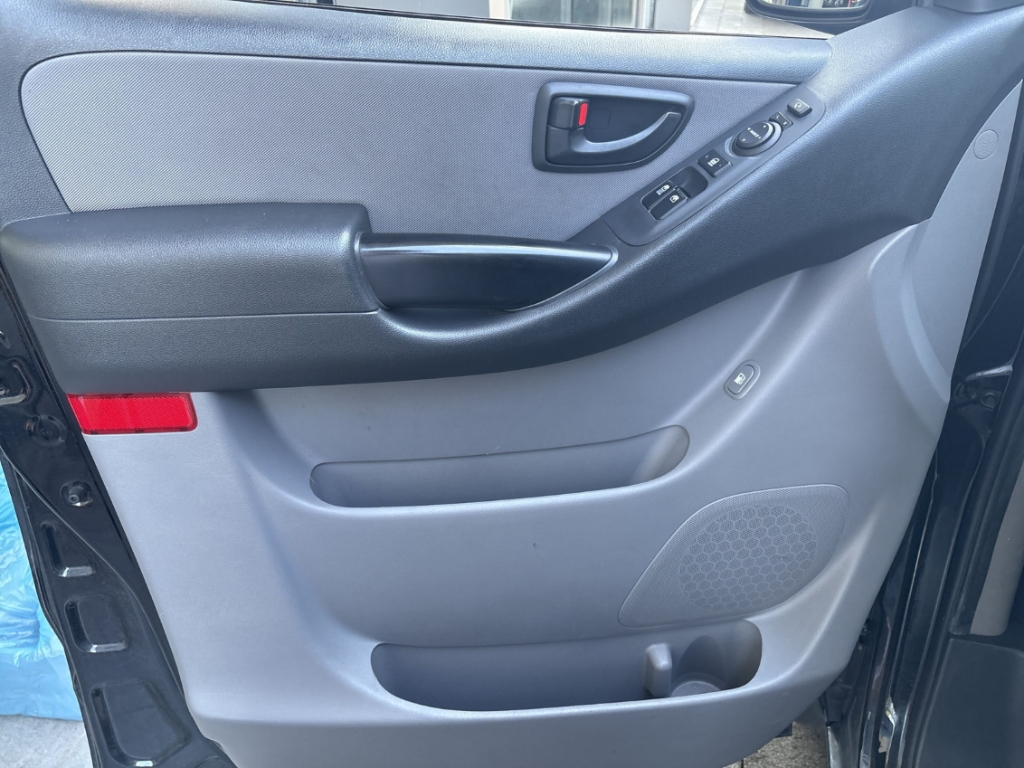Fahrzeugabbildung Hyundai H-1 Cargo FL 2,5 CRDi AT PROFI Flügeltür Komfort-P AHK 3-Sitzer