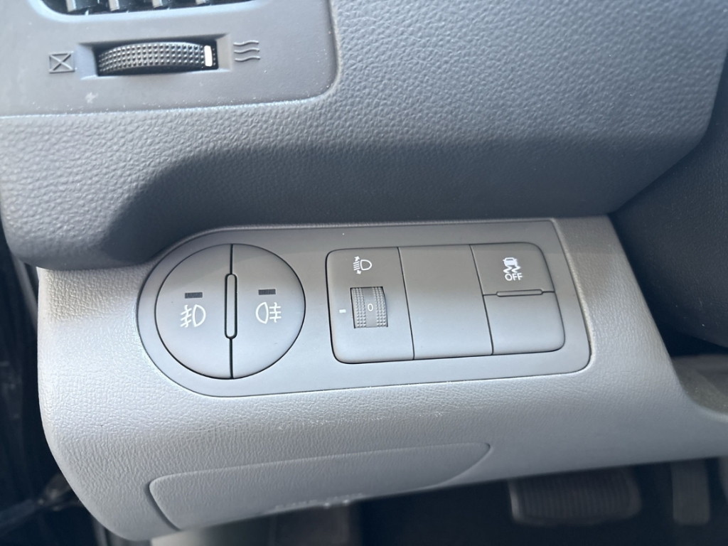 Fahrzeugabbildung Hyundai H-1 Cargo FL 2,5 CRDi AT PROFI Flügeltür Komfort-P AHK 3-Sitzer