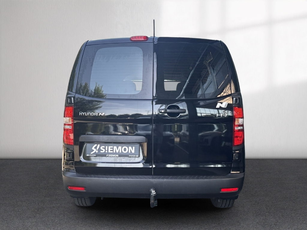 Fahrzeugabbildung Hyundai H-1 Cargo FL 2,5 CRDi AT PROFI Flügeltür Komfort-P AHK 3-Sitzer